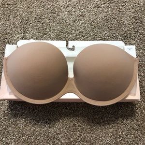 Strapless backless bra